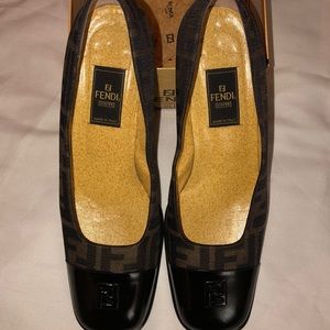 Fendi Designer Pump Standard logo Design-Size 9N